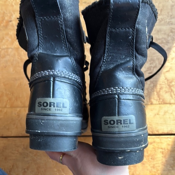 Stylish Black Winter Boots - Picture 3 of 9